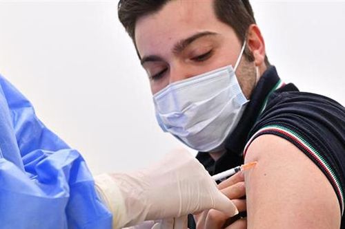 Dịch Covid-19: Italy chạm mức 600.000 lượt tiêm chủng mỗi ngày