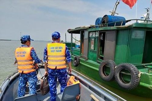 Bộ tư lệnh Vùng Cảnh sát biển 1 tạm giữ 25.000 lít dầu DO không rõ nguồn gốc