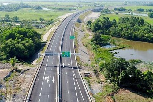 Chính phủ sẽ báo cáo Bộ Chính trị việc làm đường bộ cao tốc theo phương thức cả gói