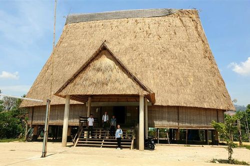 Thăm nhà rông lớn nhất Tây Nguyên