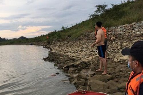 Tìm thấy thi thể nam sinh tắm sông bị đuối nước