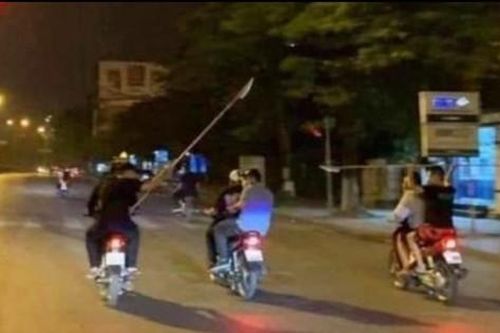 Hai nhóm thanh niên vác dao rượt đuổi như phim hành động