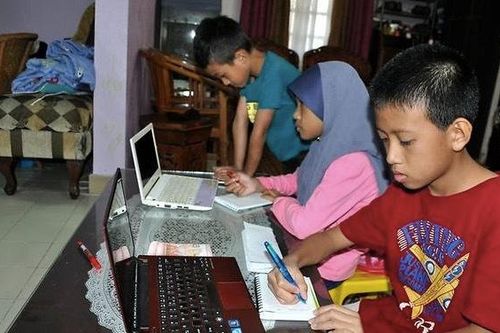 Tất cả trường học ở Malaysia dạy trực tuyến trong học kỳ mới