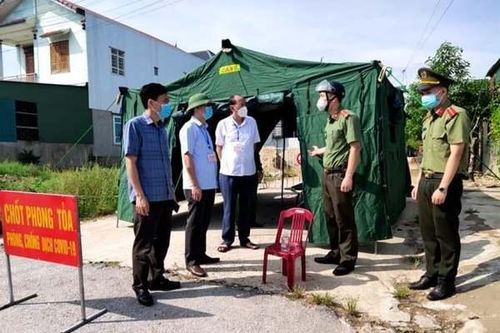 Lý do vợ chồng ký cam kết cách ly nhưng đi nhiều nơi, làm dịch bệnh lây lan