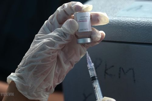 Lào kêu gọi người dân tiêm vaccine, Thái Lan nỗ lực sản xuất vaccine