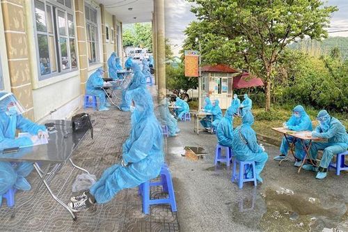 Điện Biên tiếp nhận 38 công dân nhập cảnh trái phép do Lào trao trả
