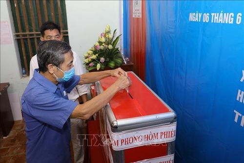 Cử tri xã Tráng Việt đi bầu cử lại sau sự cố gian lận phiếu bầu