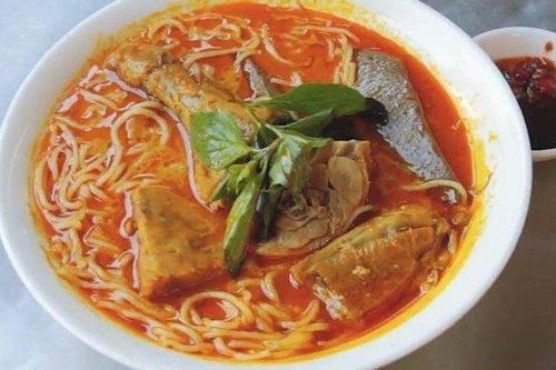 Món ngon cuối tuần: Chiêu đãi cả nhà với món bún vịt cà ri ngon đậm đà