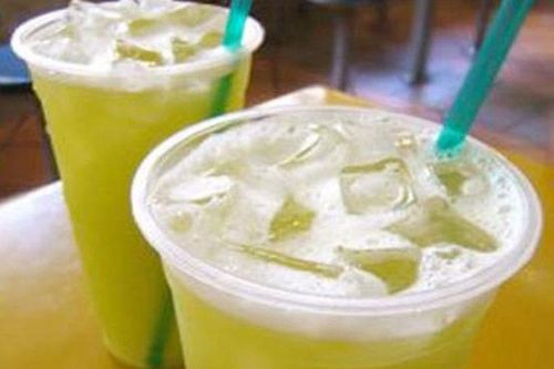 4 nhóm người được khuyên tuyệt đối không nên uống nước mía dù có thích mê