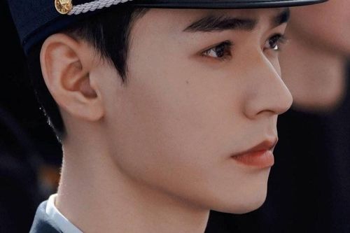 Cung Tuấn trở thành hình mẫu mới khiến nhiều chàng trai đua theo, bắt chước phẫu thuật thẩm mỹ