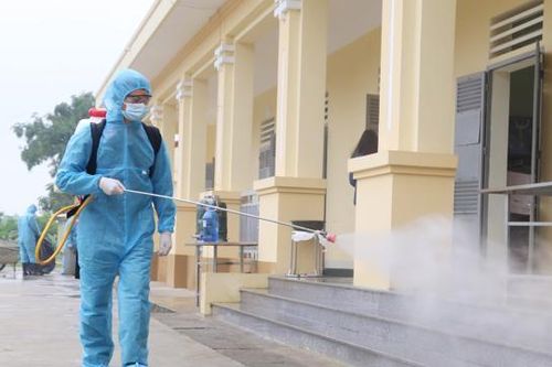 Hà Tĩnh dừng hội họp, sự kiện.. khẩn cấp chống dịch