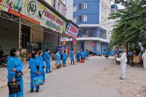 Bắc Giang chuyển gần 7.000 công nhân khỏi 'điểm nóng' Núi Hiểu