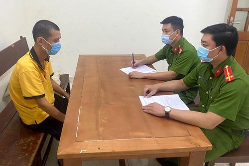 Vận động thành công đối tượng truy nã ra đầu thú