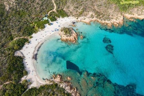 Phạt du khách 5.000 USD vì trộm cát biển ở Italy