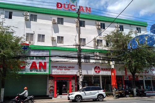 Trục xuất 6 người Trung Quốc làm việc 'chui' ở Nha Trang