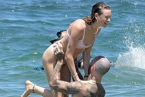 Kỳ nghỉ của Adam Levine và vợ siêu mẫu