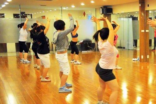 14 người tụ tập nhảy aerobic tại quán cà phê Bolero