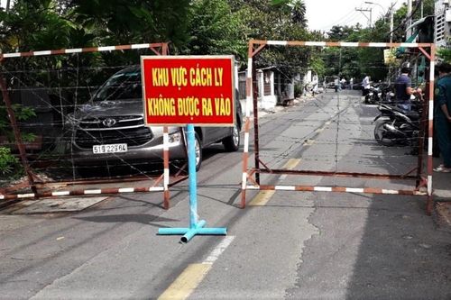 TP.HCM phong tỏa một đoạn đường trong khu dân cư ở Hóc Môn