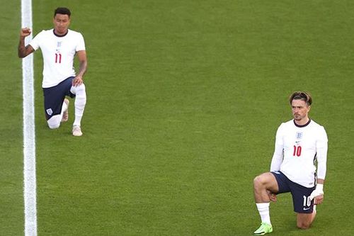 EURO 2020: Bóng đá Anh ầm ĩ chỉ vì chuyện quỳ gối
