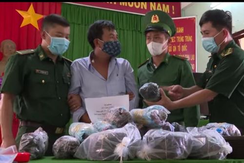 Bắt 'đầu nậu' hỏa dược