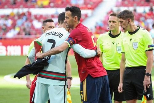 Ronaldo nguy cơ bị 'vạ lây' vì cái ôm với thủ quân tuyển Tây Ban Nha