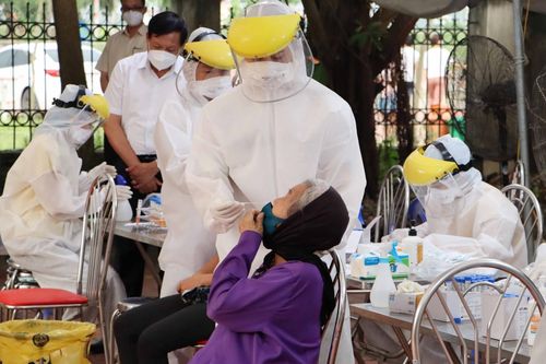 Tăng tốc lấy mẫu xét nghiệm Covid-19 tại TP Bắc Ninh và huyện Thuận Thành