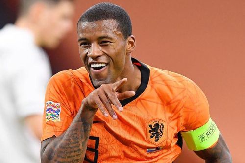 Paris Saint-Germain giành Wijnaldum từ tay Barca