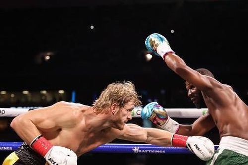 Floyd Mayweather và Logan Paul bất phân thắng bại, 'ẵm' hàng trăm triệu USD về nhà