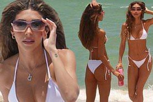 Nữ DJ Chantel Jeffries sexy hoang dại ở biển