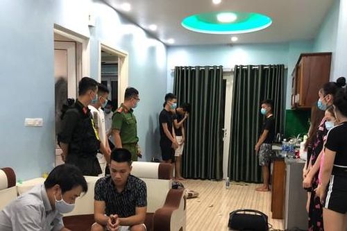 Bất chấp lệnh cấm, 14 thanh niên tụ tập mở 'tiệc' ma túy tại chung cư