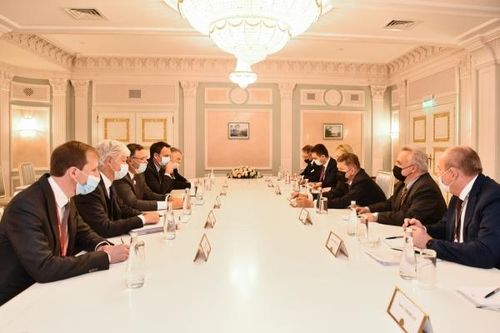 Gazprom và TotalEnergies đàm phán các liên doanh dự án thượng nguồn và thương mại LNG