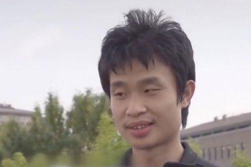 Giảng viên 'xấu trai nhất trường' trở thành hiện tượng mạng sau một đêm