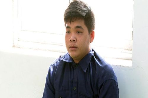 Nhóm thanh thiếu niên phục kích trước cổng trường cưỡng đoạt tiền học sinh