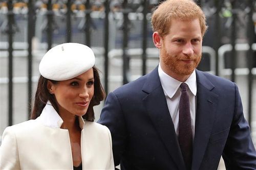 Vợ chồng Hoàng tử Harry chào đón sự ra đời của con gái Lilibet Diana