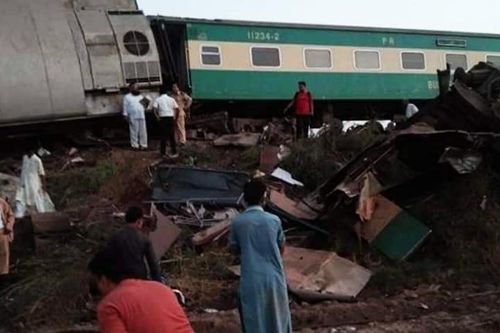 Pakistan: Hai đoàn tàu cao tốc đâm nhau, ít nhất 30 người thiệt mạng