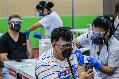 Philippines mở rộng chương trình tiêm chủng vaccine ngừa COVID-19