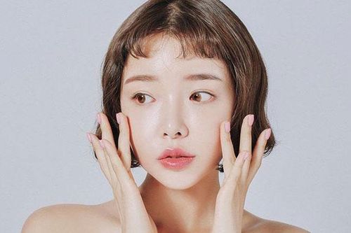 Bí quyết kiểm soát lượng dầu trên da trong ngày hè