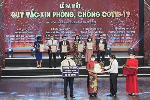 Sacombank ủng hộ gần 32,5 tỷ đồng cho công tác phòng, chống dịch COVID-19