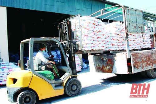 Cung ứng vật tư sản xuất vụ thu mùa
