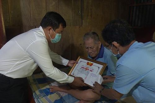 Chúc thọ, mừng thọ 48 cụ ông, cụ bà trên 100, tròn 100 và tròn 90 tuồi