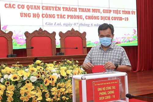 Gia Lai: Các cơ quan tham mưu, giúp việc Tỉnh ủy ủng hộ công tác phòng-chống dịch Covid-19