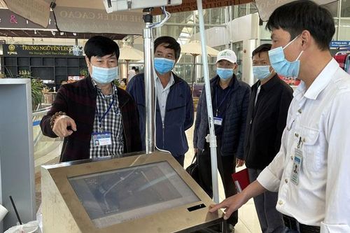 Chuyển cách ly tại cơ sở y tế 1 hành khách sốt trên 38 độ C