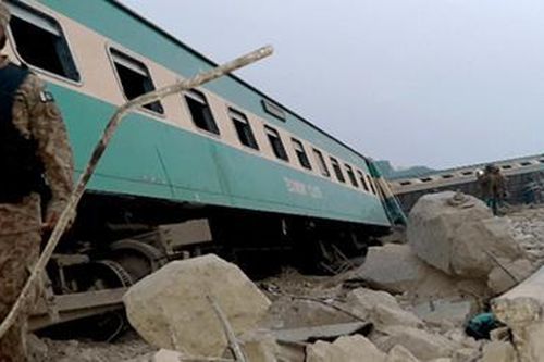 Tàu hỏa đâm nhau tại Pakistan, ít nhất 30 người thiệt mạng