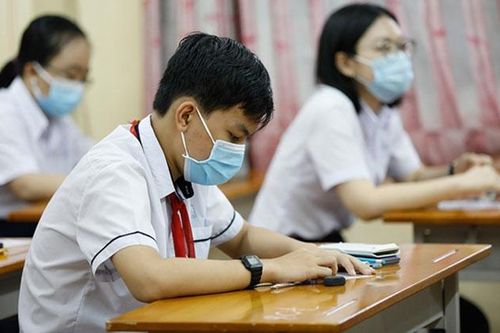 Ngày 11-6, thí sinh làm thủ tục dự thi lớp 10 theo hình thức trực tuyến