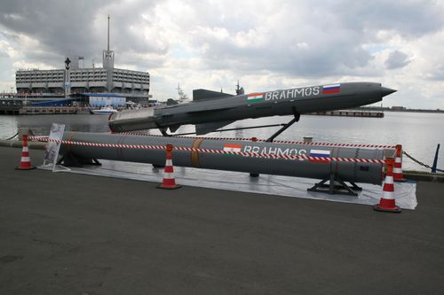 Ấn Độ 'gây choáng' khi tăng tầm bắn tên lửa BrahMos lên... 900 km