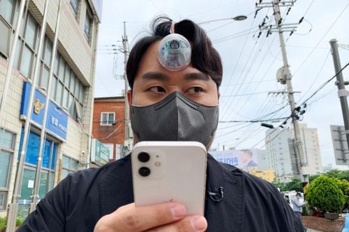 Sinh viên Hàn chế tạo 'con mắt thứ ba' cho người nghiện smartphone