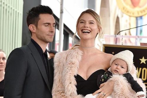 7 năm hôn nhân của Adam Levine và thiên thần nội y