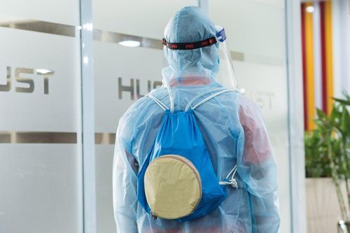 Sinh viên Bách khoa thiết kế áo làm mát cho y bác sĩ chống dịch