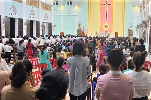 Linh mục bị phạt 7,5 triệu vì tổ chức hành lễ cho 300 người