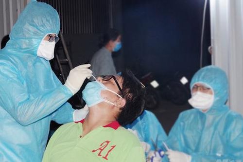 TP Hồ Chí Minh: Một trường hợp nghi mắc Covid-19 tử vong trên đường chuyển viện